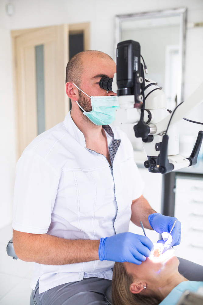La odontología microscópica, un nuevo enfoque en la salud dental.