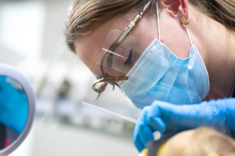 El papel crucial de la salud bucodental en la detección precoz de enfermedades sistémicas